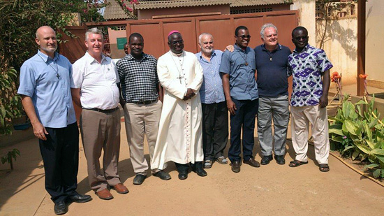 La SMA d'Angola autour de l'évêque de Kaxito